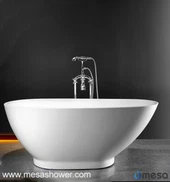 Nouvelle baignoire en résine en pierre pleine surface en blanc, brillante